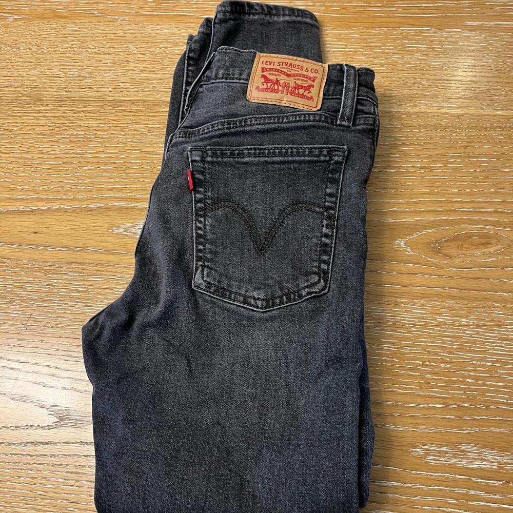 Levi’s button fly - size 25